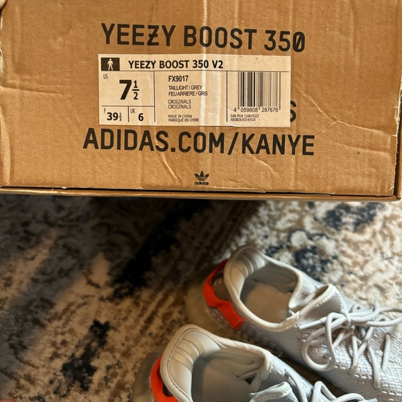 Yezzy Boost 350 V2 - Picture 2 of 12